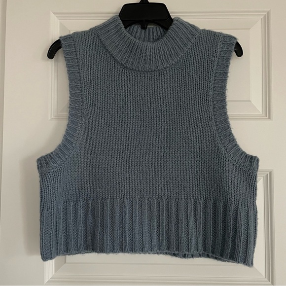 VILA Sweaters - VILA Blue Crewneck Sleeveless Layering Sweater Vest Medium